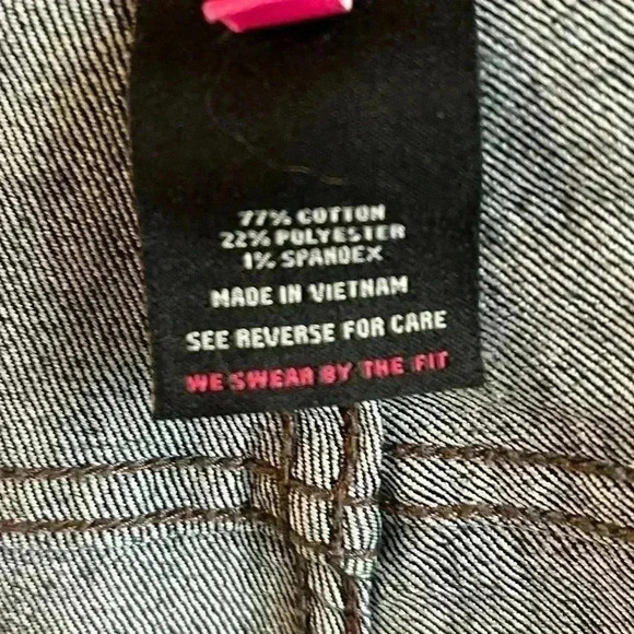 Torrid Denim Women’s Jeans w/Leg Side Zippers and Stud Design Size 14 - Picture 9 of 9